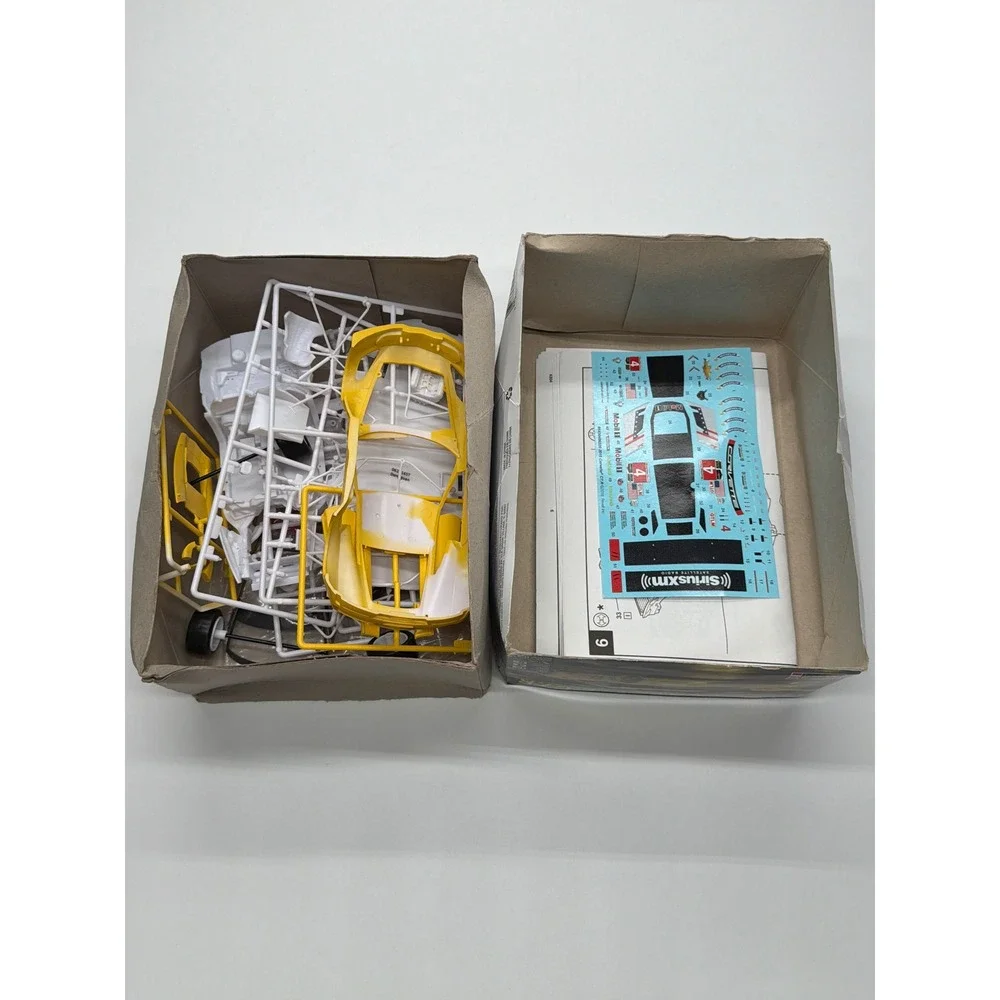 Revell Corvette C7.R Motor Sports‎ 1:25 Scale Plastic Model Kit 85-4304 Skill